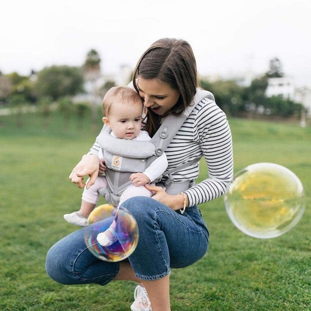 Porte Bébé - BreathBabyBag™ - Gris - Bébé a board